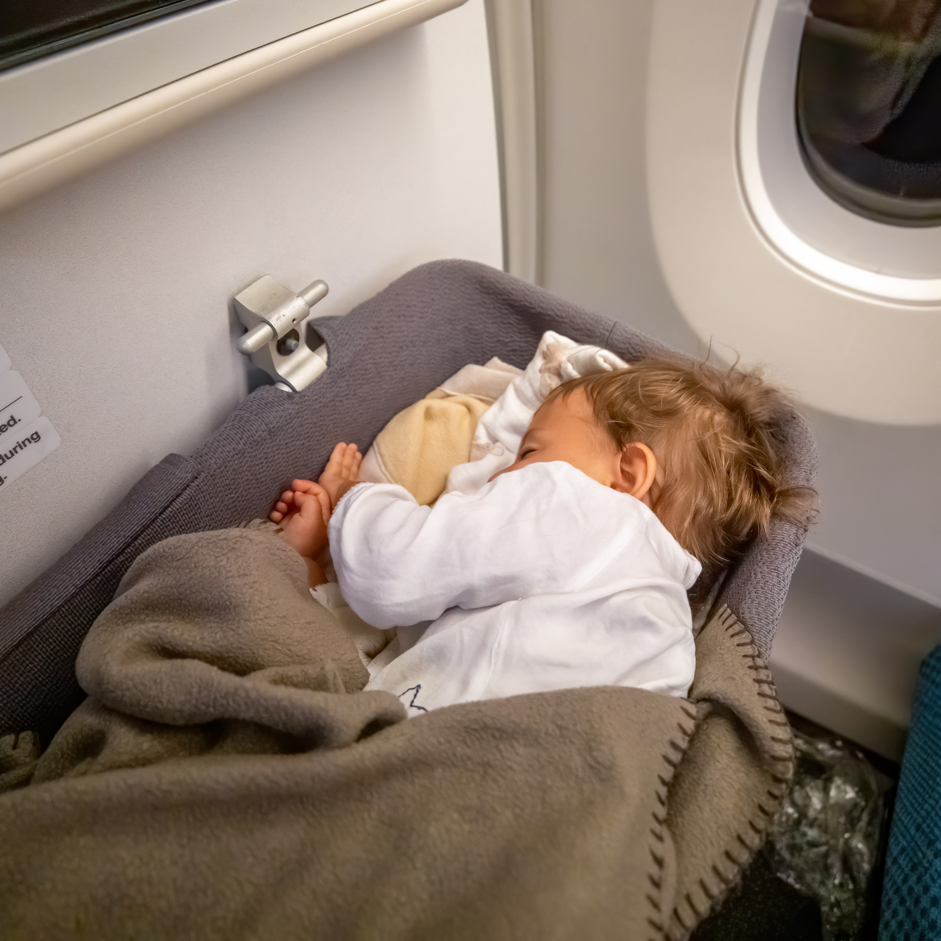 【子連れ飛行機】初めてのフライトはどこの座席がいいの？0歳児子連れ飛行機をレビュー！画像４.